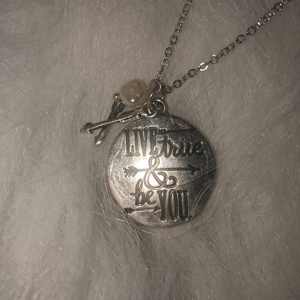 LIVE TRUE AN BE YOU necklace set 💕💕💕